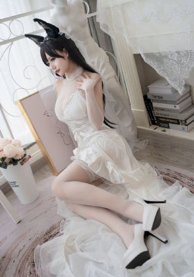 julia紧身裙女教师在线视频